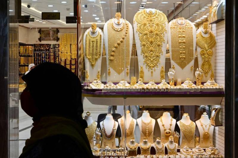 Gold price surges by Rs400 per tola in Pakistan