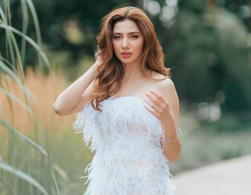 Mahira Khan flaunts new hairstyle after recovering from Omicron