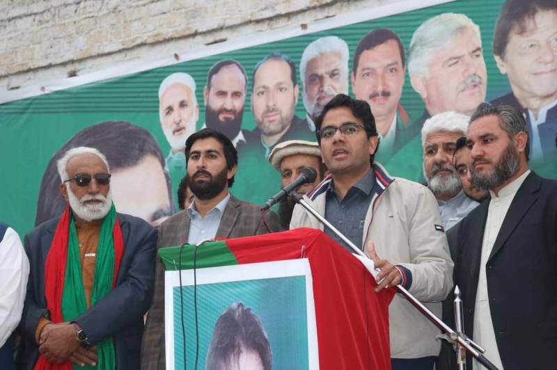 60 political families, two VCs chairmen in Buner join PTI