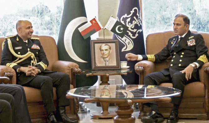 Pakistan, Oman naval chiefs discuss ways to boost defence ties