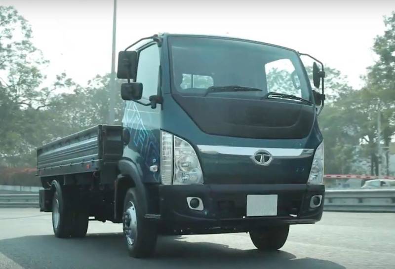 Pakistani companies unveil country’s first electric commercial vehicle