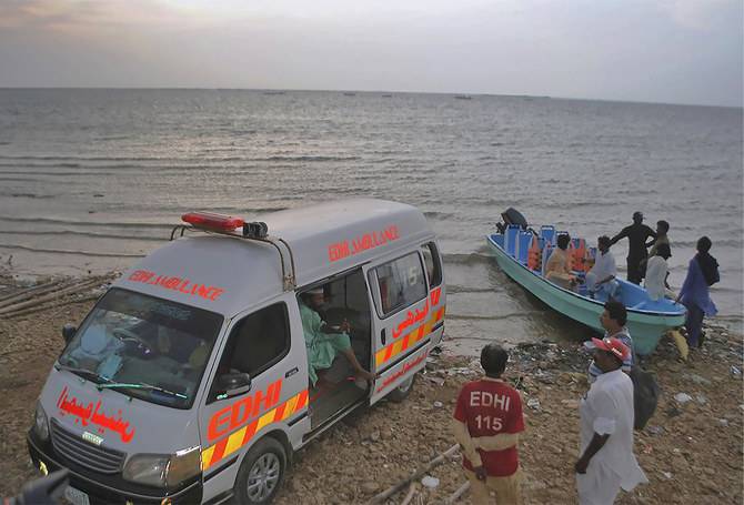 One dead, eight missing as strong winds knock over two fishing boats near Thatta