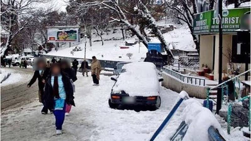 Several roads closed as PMD issues red alert amid snowfall in Murree