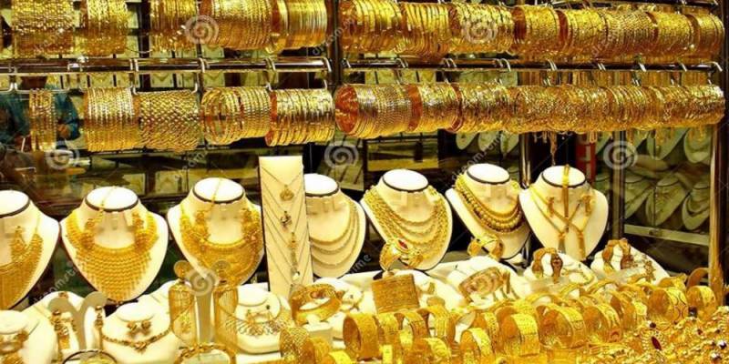 Gold price in Pakistan moves up by Rs300 per tola
