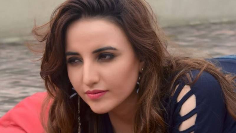 Watch – What forced Hareem Shah to leave lip treatment incomplete in UK?