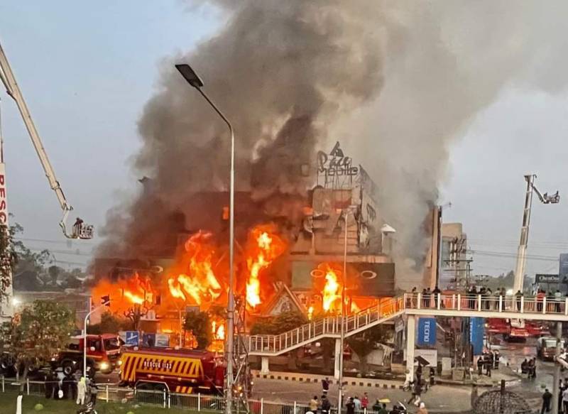 400 shops gutted in Lahore Shopping plaza inferno 