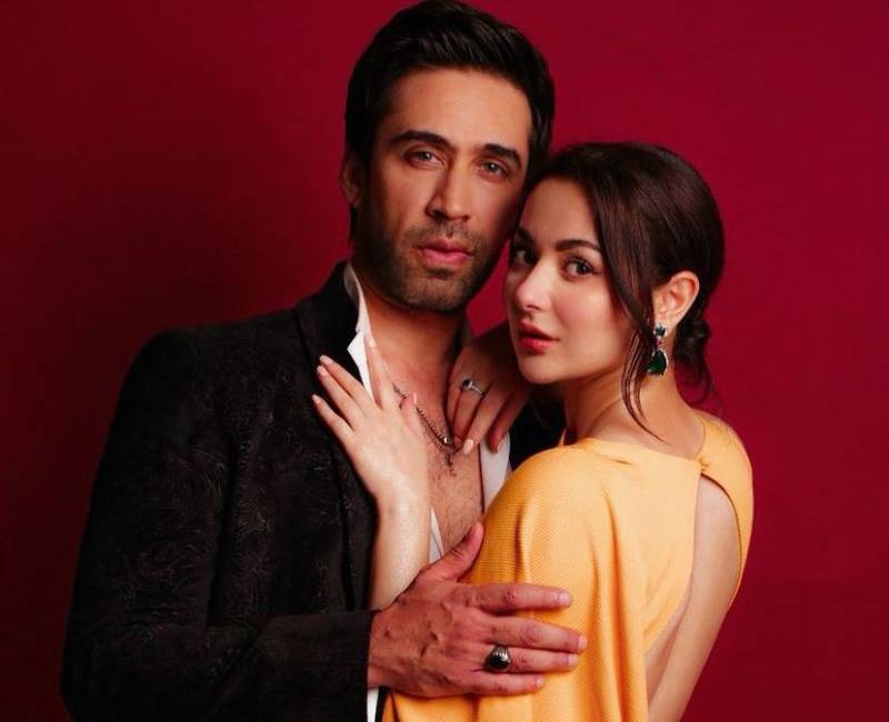 Hania Aamir and Ali Rehman dance their heart out on 'Chal Chalein' song