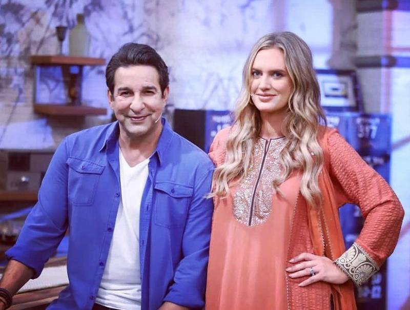Wasim Akram and wife Shaniera plays cricket, video goes viral