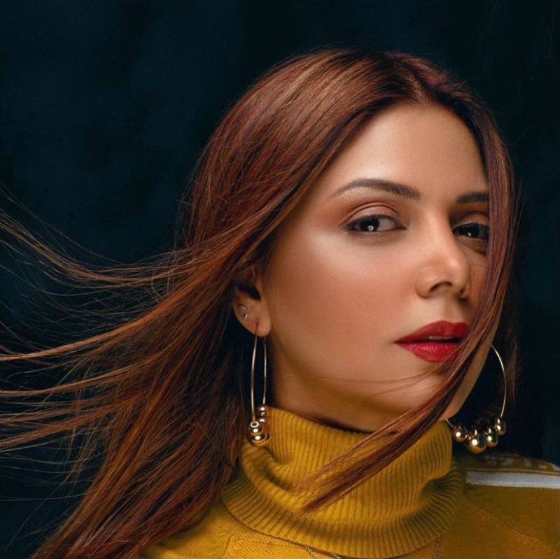 Hadiqa Kiani wins hearts with cutest interaction with a little fan
