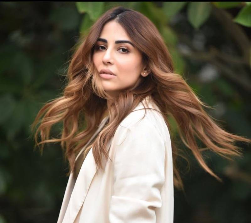 Ushna Shah slams haters who criticised her for colour of her hands