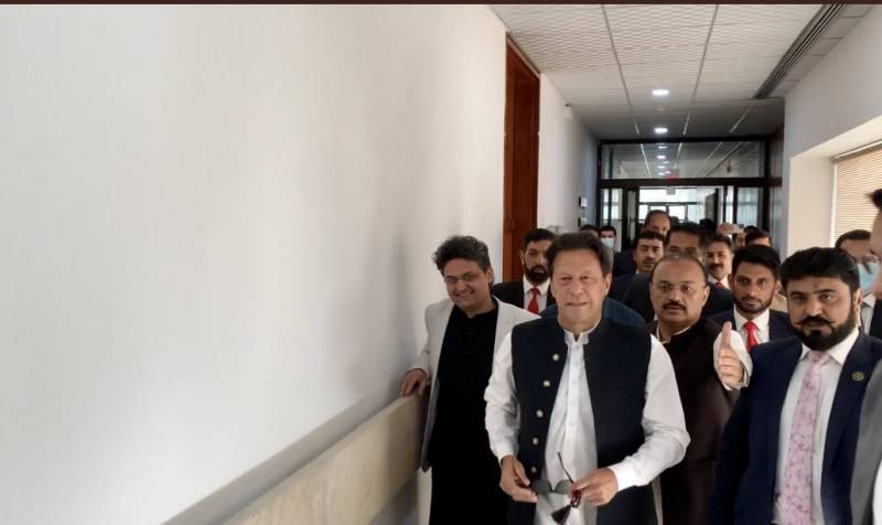Imran Khan reaches parliament ahead of vote for new Pakistan PM
