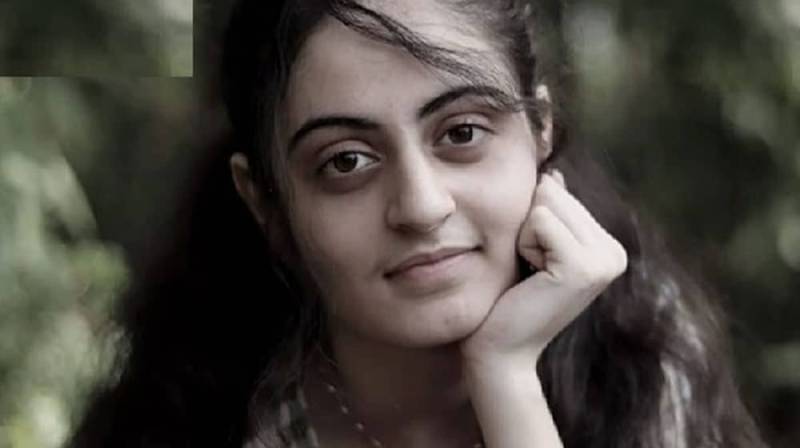 Dua Zehra: Court allows 'missing' Karachi teen to go wherever she wants