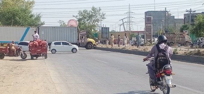 Azadi March – Road blockades disrupt fuel supplies in parts of Pakistan