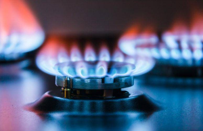 Pakistan likely to hike gas tariff after withdrawing petroleum subsidies
