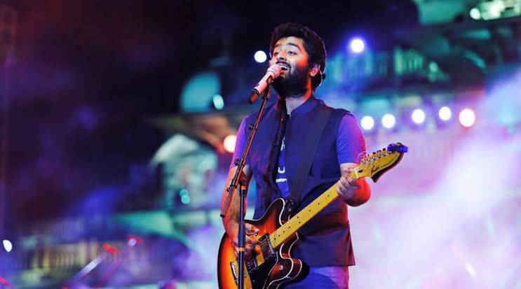 Arijit Singh wins over internet with heartwarming interaction with a Pakistani fan