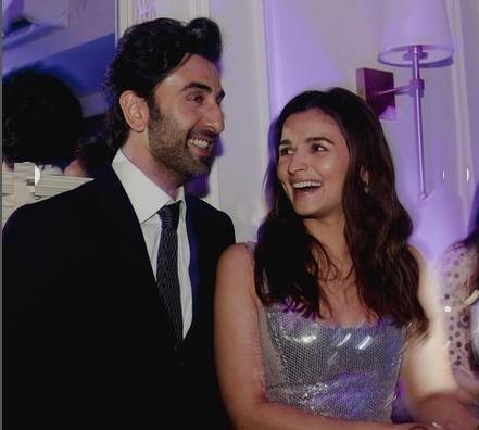 Congratulations pour in as Ranbir Kapoor, Alia Bhatt are expecting first child