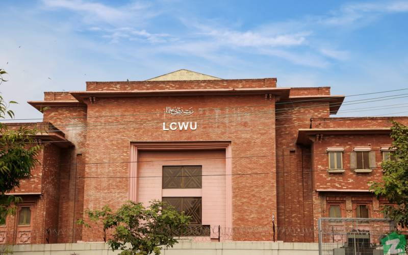 Lahore student jumps off university building to 'commit suicide'