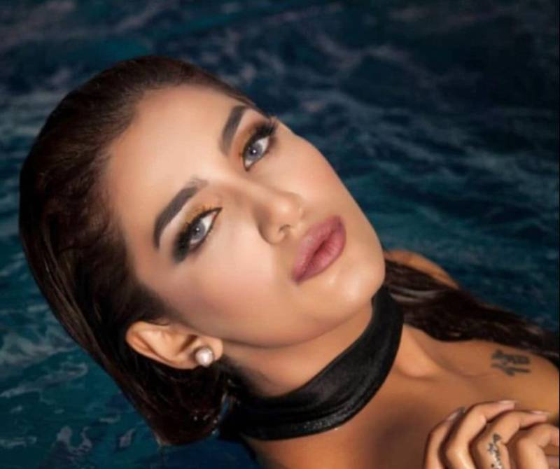 Mathira flaunts red pout in latest sizzling clicks