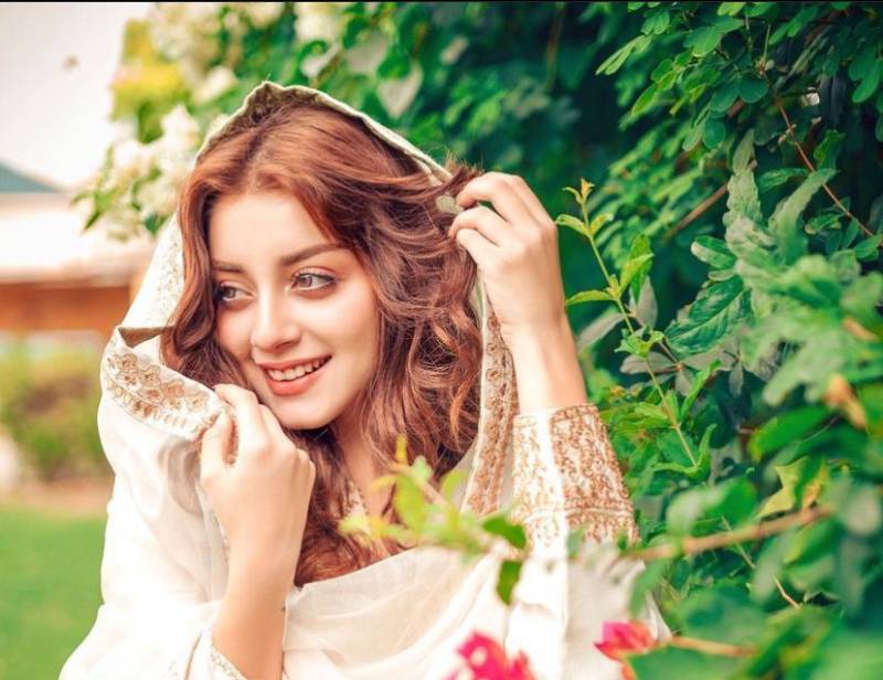 Alizeh Shah looks stunning in latest photos 