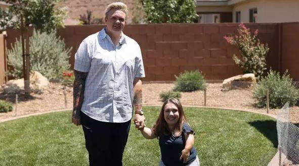 Us Couple Sets Guinness World Record For Height Difference