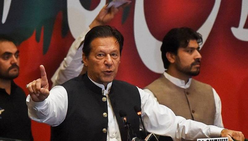 Imran Khan encourages PTI leaders to hit back those threatening via anonymous calls