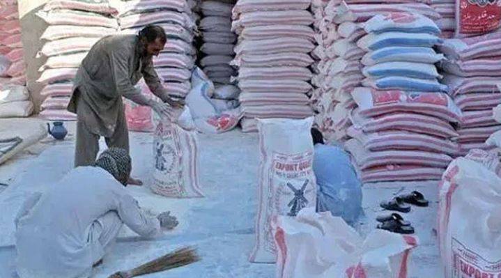 Lahore millers jack up subsidised flour price by Rs330 per bag