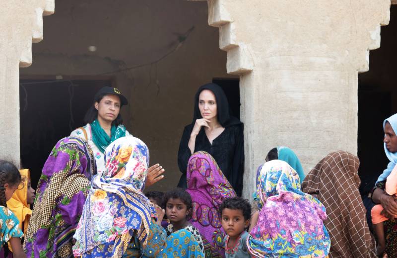 Angelina Jolie meets flood-affected people in southern Pakistan
