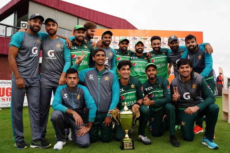 Cricket stars greet Pakistan team for reaching T20 World Cup semi-final