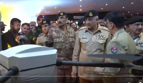 Gen Bajwa visits IDEAS 2022 defence exhibition in Karachi 