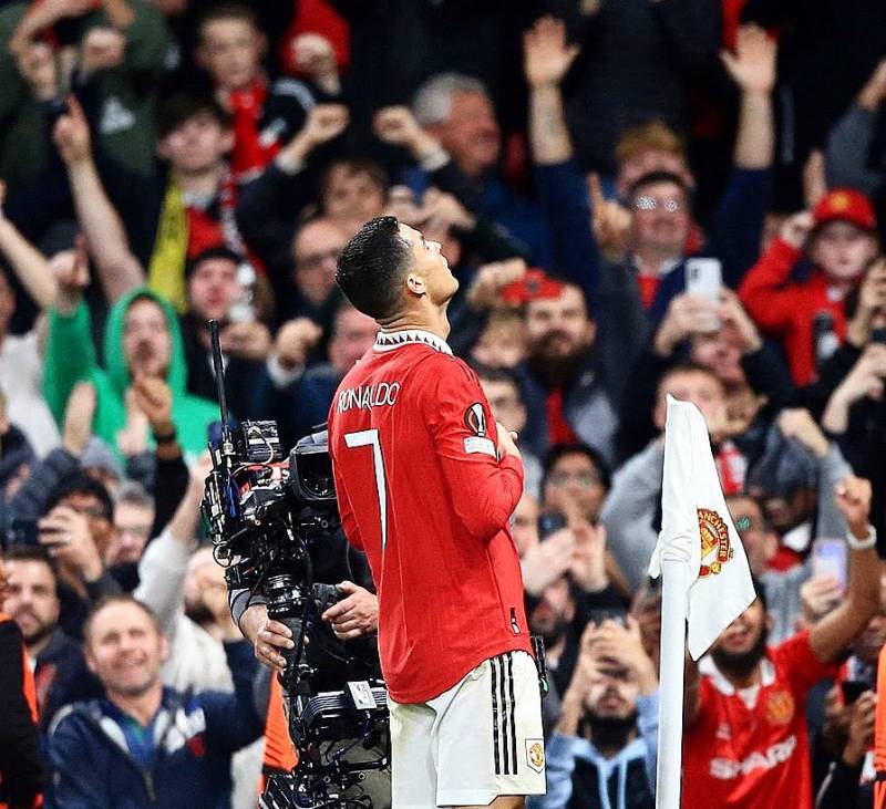 Manchester United announces Cristiano Ronaldo's departure with immediate effect