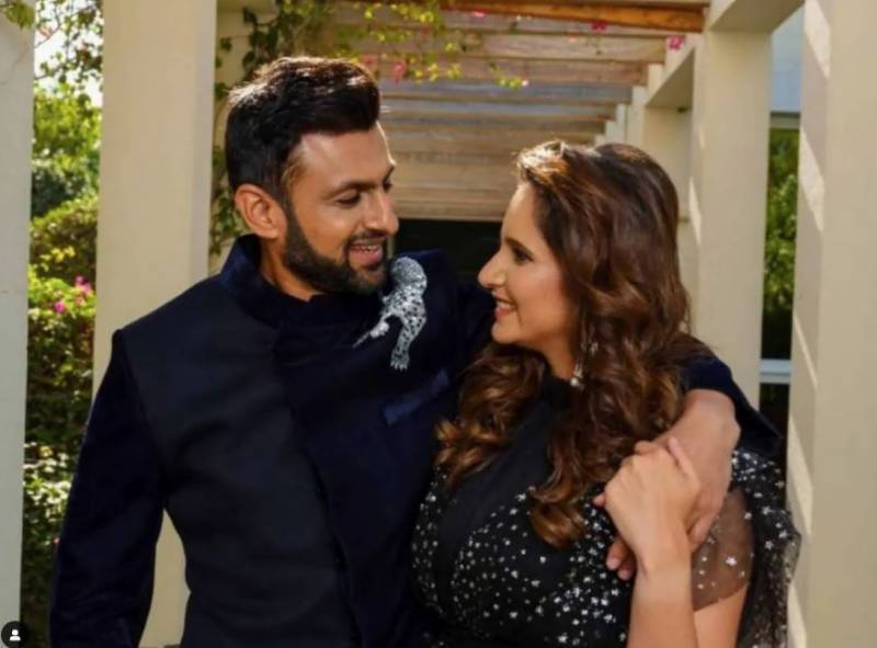 Sania Mirza rubs shoulder with husband Shoaib Malik amid divorce rumors