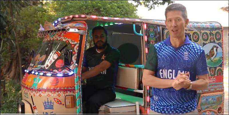 British High Commissioner to Pakistan takes rickshaw to Pindi stadium for PAKvENG Test (VIDEO)