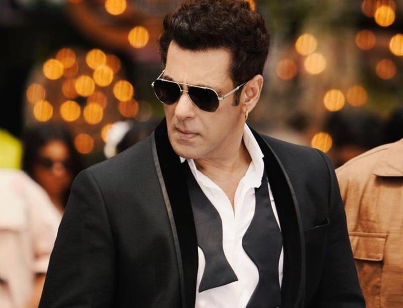 Did Bollywood superstar Salman Khan get engaged secretly? 