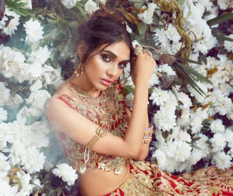 Model Maha Tahirani looks like an absolute diva in new video