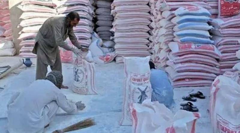 Flour price reaches record high at Rs2500 per 20-kg bag in Karachi