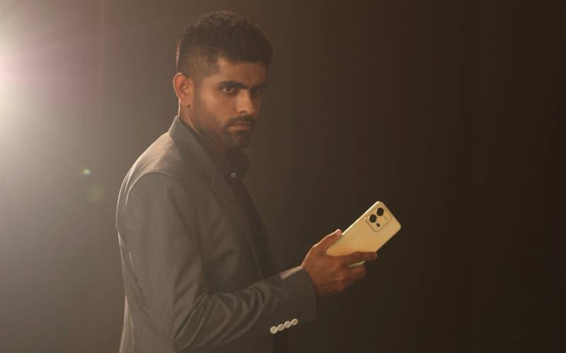 Babar Azam spotted holding rumoured new Gold vivo V25e smartphone 