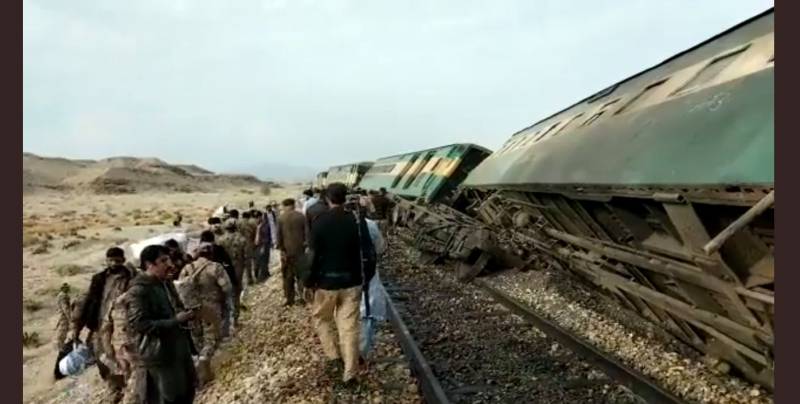 18 injured as militants target passenger train in southwestern Pakistan