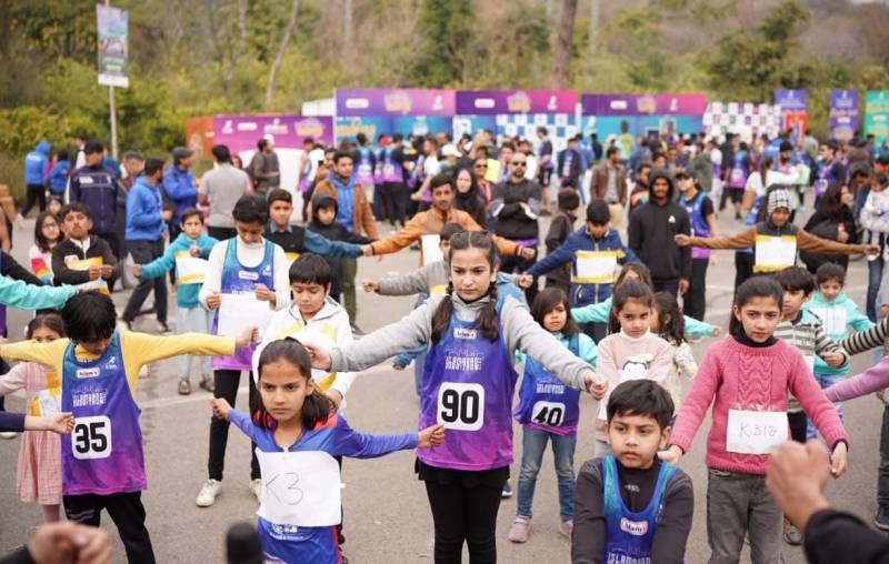 Hundreds pour onto capital streets to take part in 2nd Islamabad Marathon