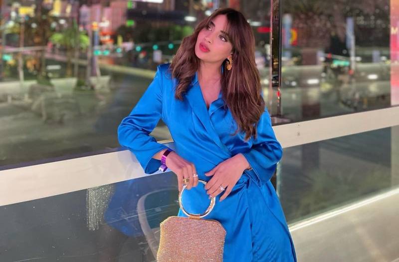Saboor Aly looks like a bombshell in blue dress