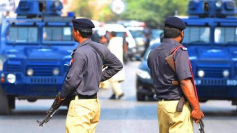 Karachi cop robbed outside police station 