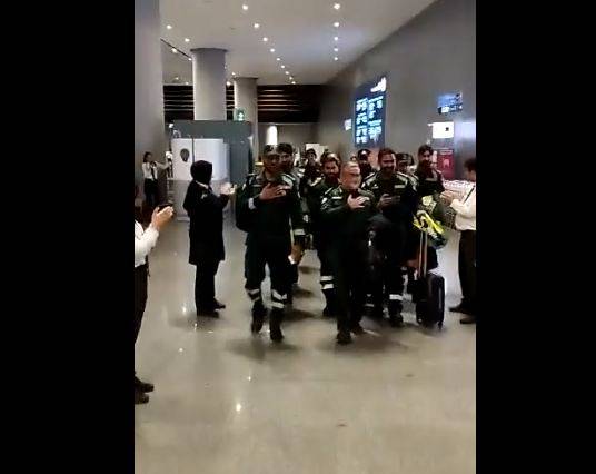 Pakistani rescuers receive applause at Turkiye airport for saving earthquake victims