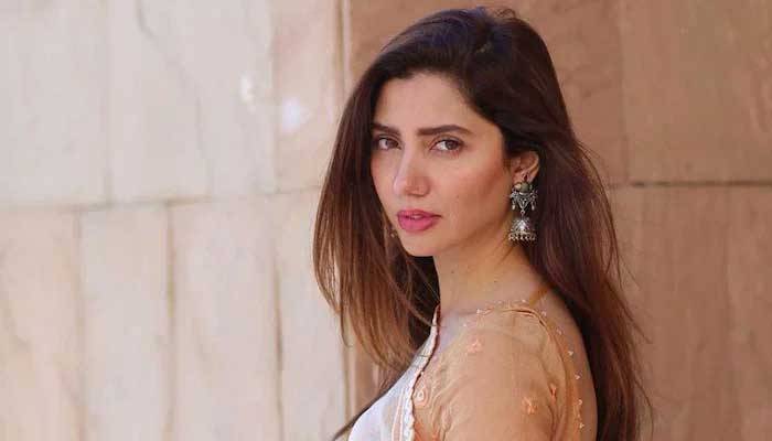 Mahira Khan leaves fans spellbound with new video