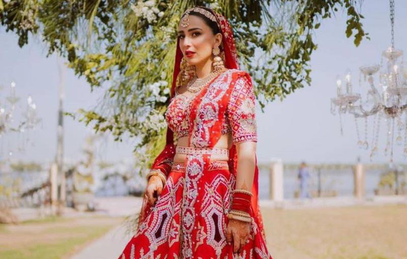 Apologetic Ushna Shah addresses her wedding dress drama
