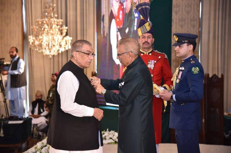 DailyPakistan chief editor Mujibur Rahman Shami awarded Hilal-e-Imtiaz