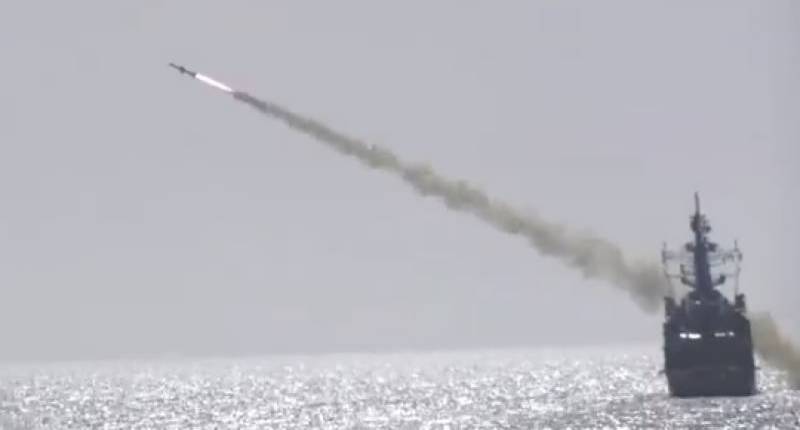 Pakistan Navy demonstrates surface-to-air missiles firing during night