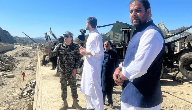 Shaheen Shah Afridi celebrates Eid with landslide victims in Torkham