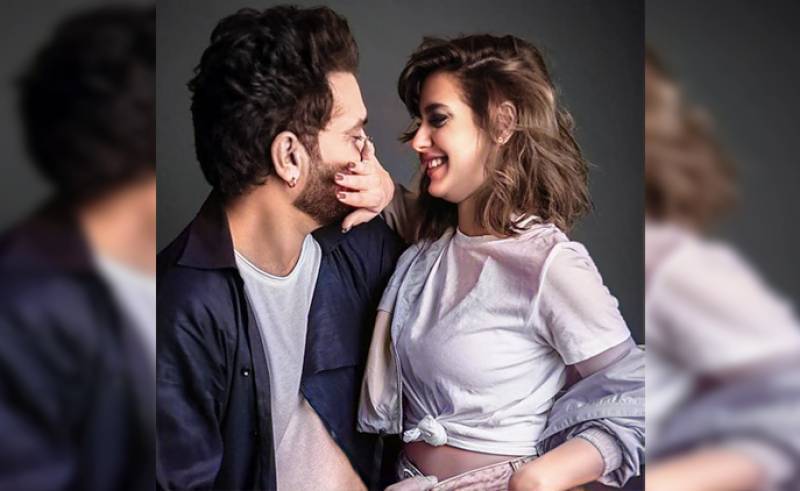 Yasir Hussain and Iqra Aziz’s new loved-up pictures leave fans awestruck