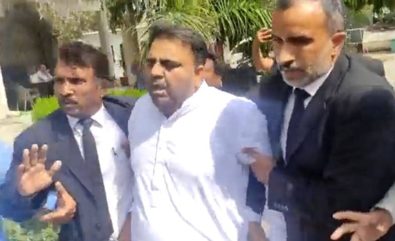 PTI’s Fawad Ch desperately runs to evade police arrest in viral videos