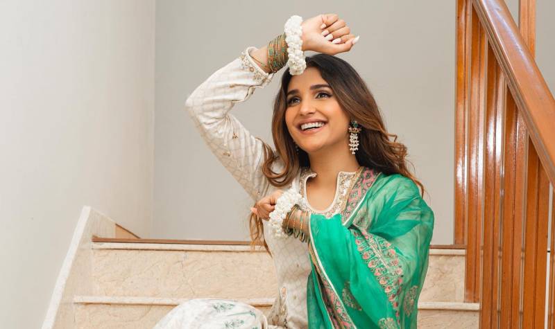 Amna Ilyas rocks a chic attire in latest pictures