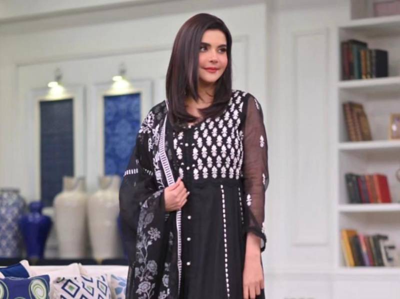Nida Yasir's failed demo of a hair styling product makes viewers burst into laughter